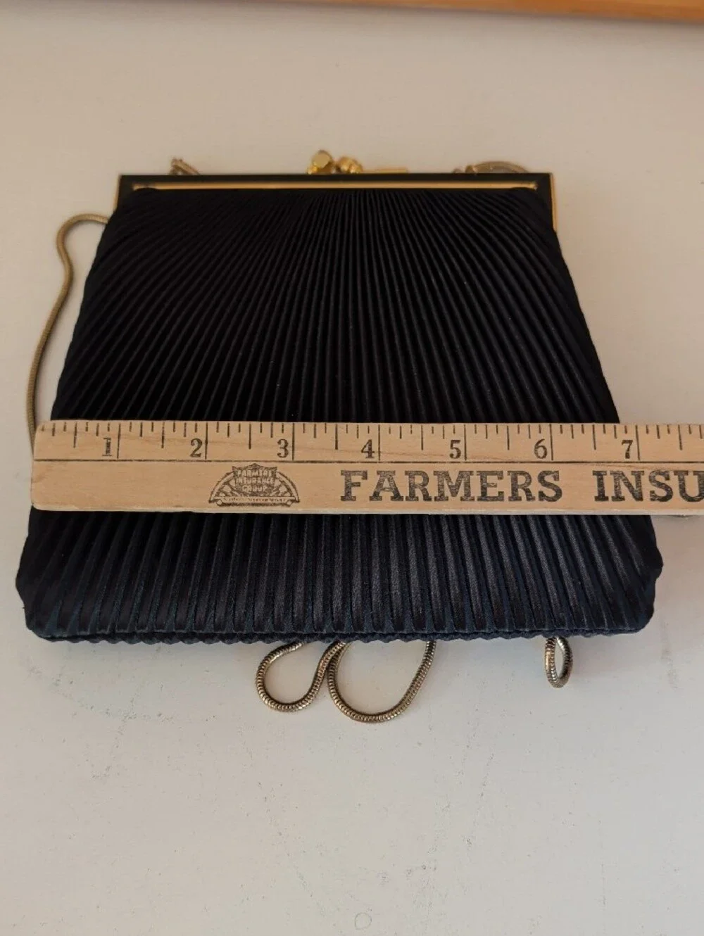 VTG. Elegant Black La Regale Pleated Evening Bag with Gold Chain.